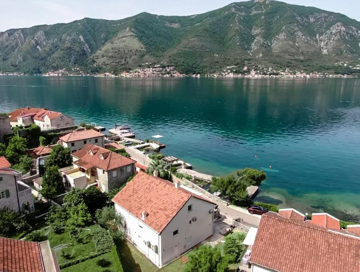 Waterfront Apartment Petrovina Kotor Exterior foto