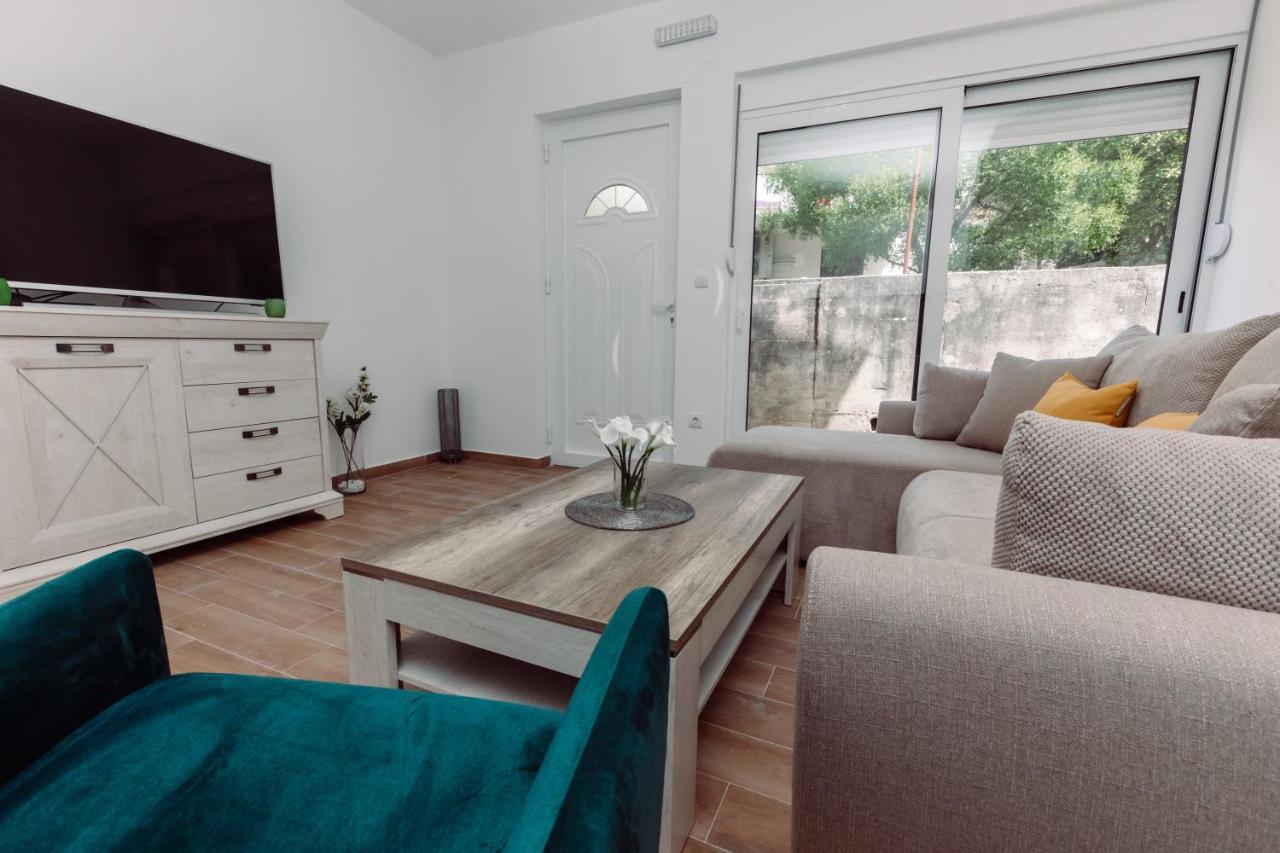 Waterfront Apartment Petrovina Kotor Exterior foto