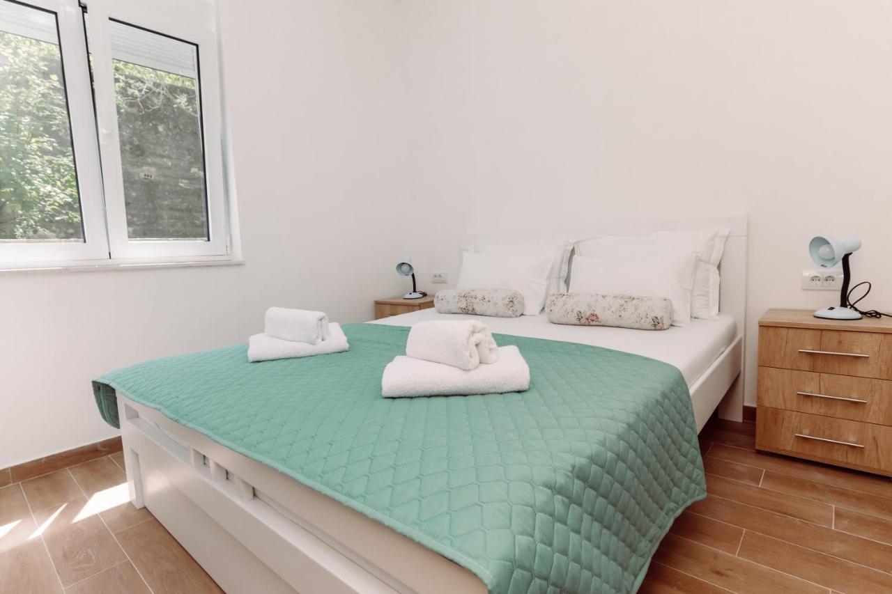 Waterfront Apartment Petrovina Kotor Exterior foto