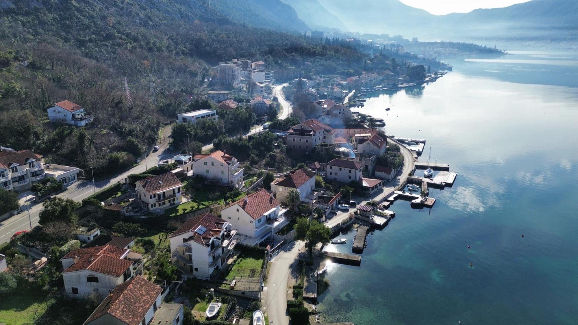 Waterfront Apartment Petrovina Kotor Exterior foto