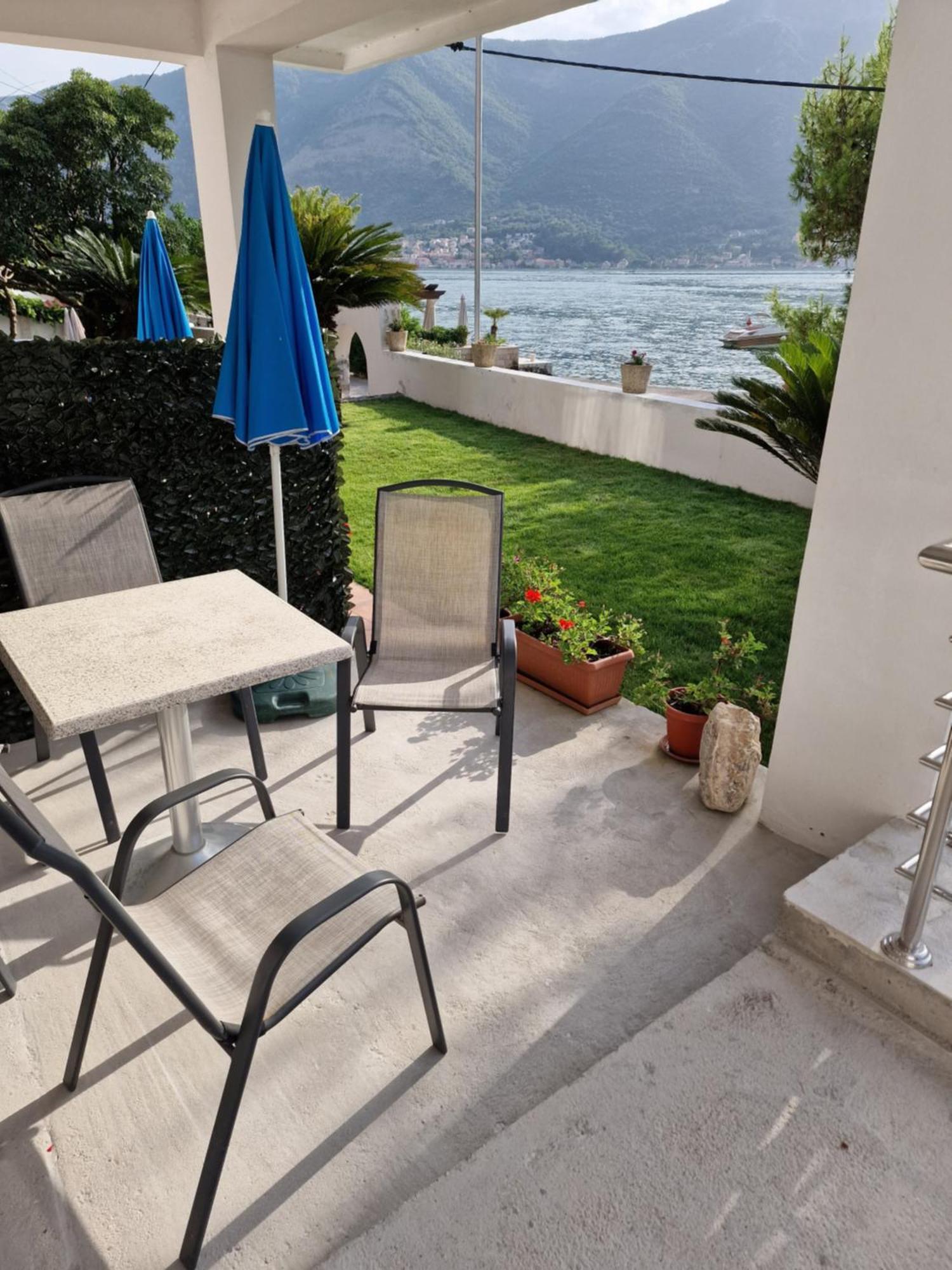 Waterfront Apartment Petrovina Kotor Exterior foto