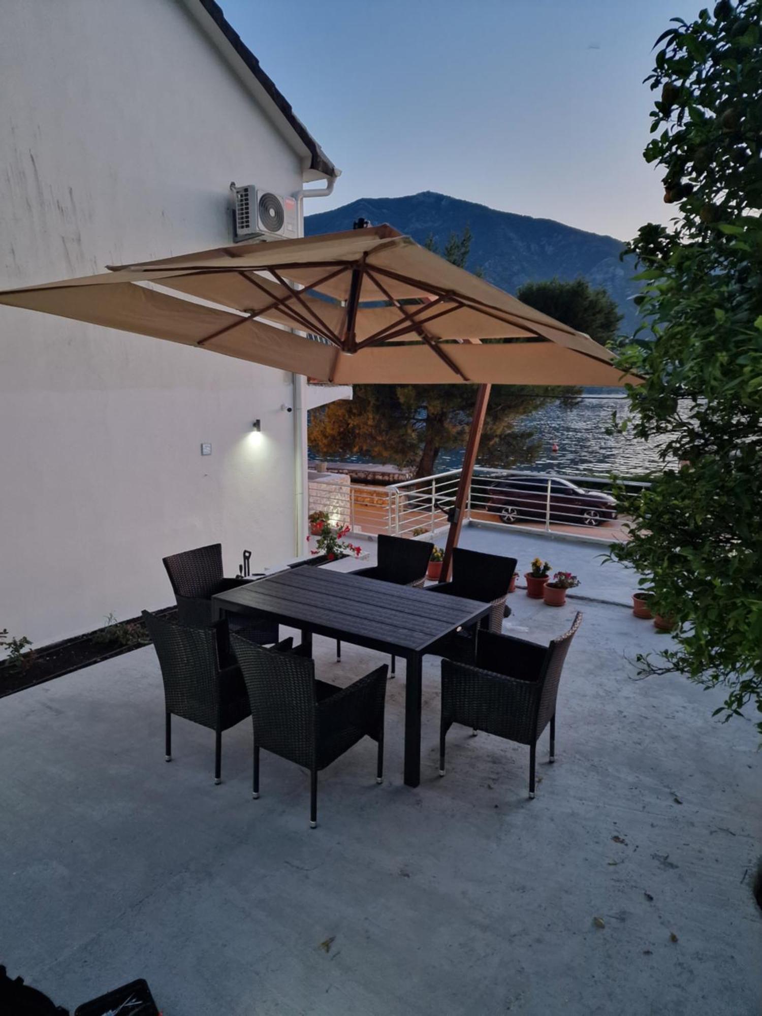 Waterfront Apartment Petrovina Kotor Exterior foto