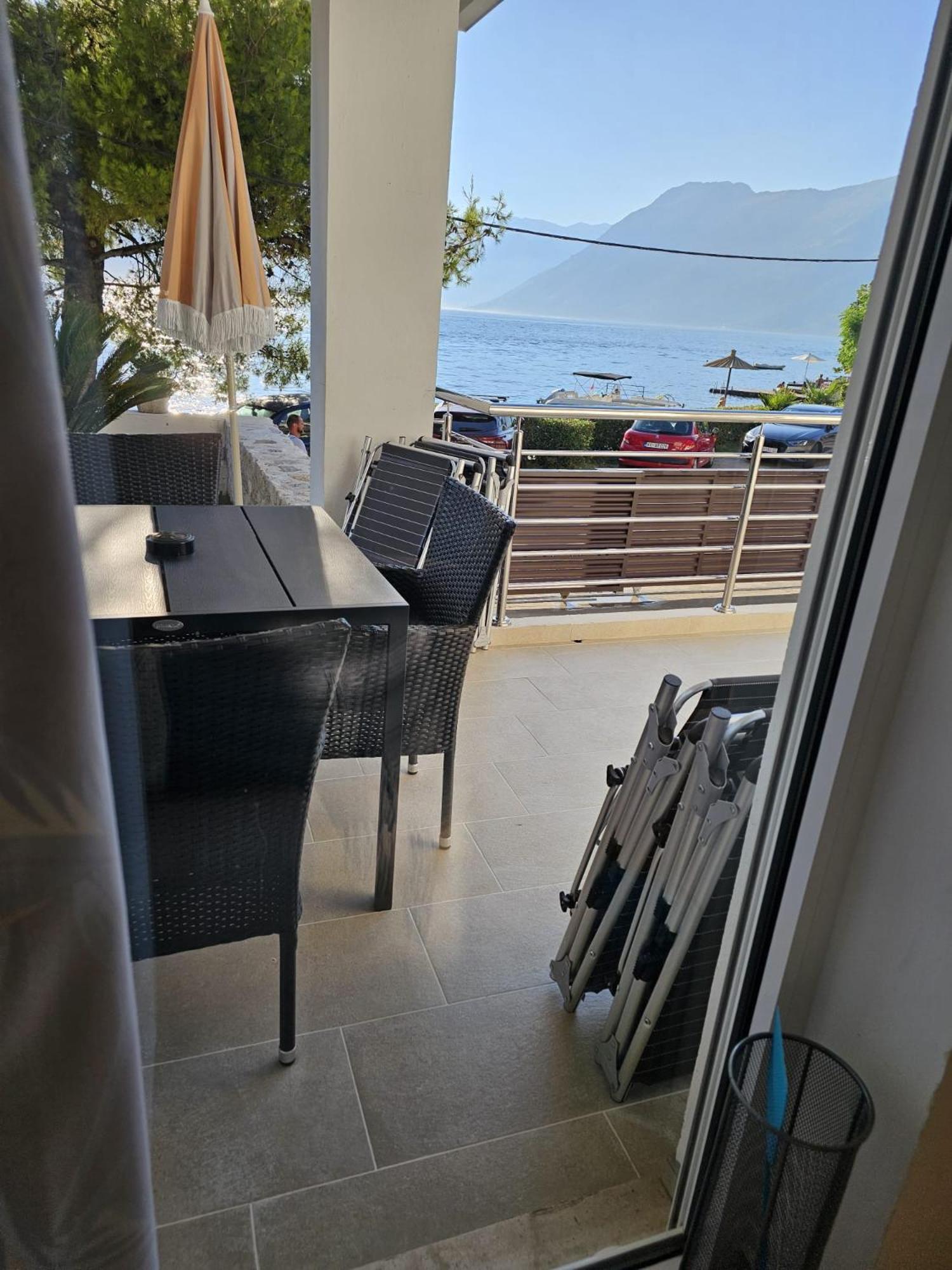 Waterfront Apartment Petrovina Kotor Exterior foto