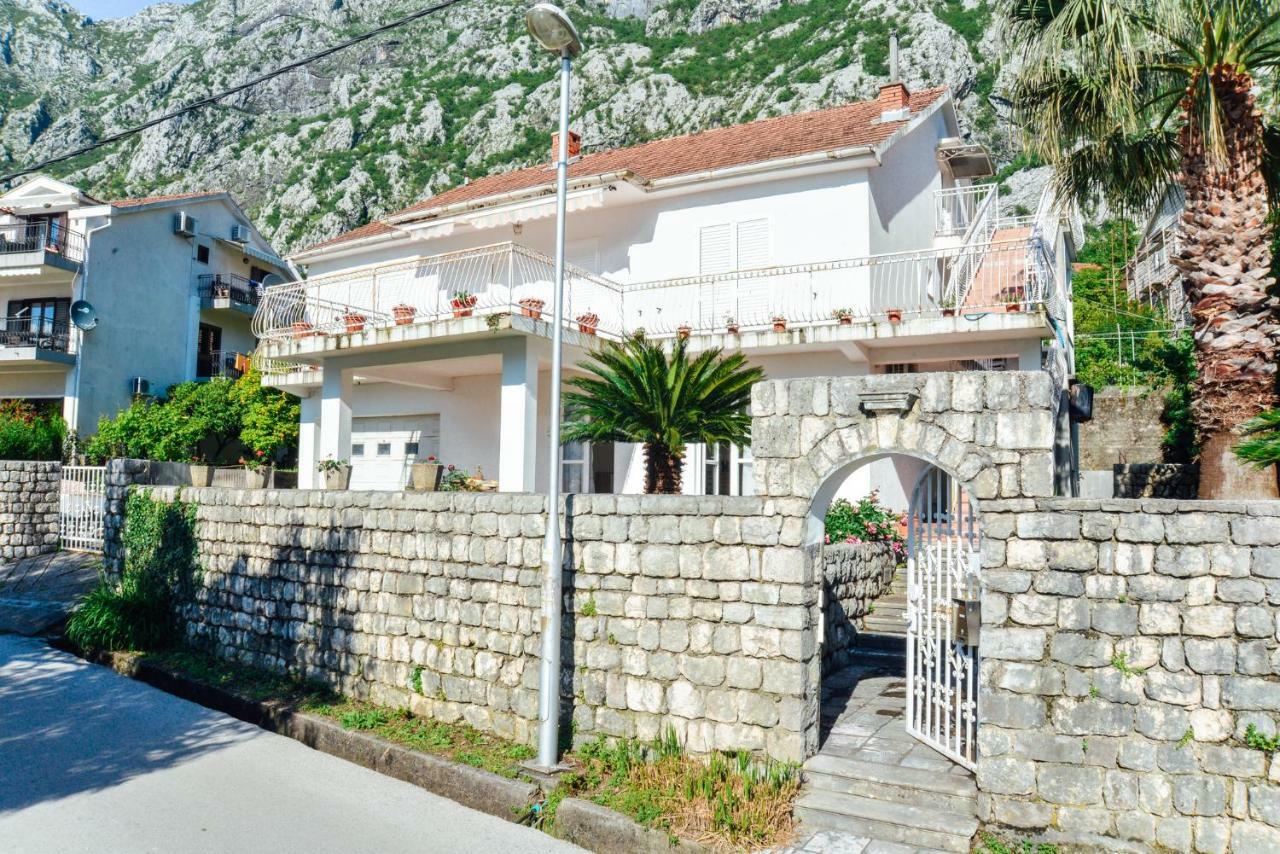 Waterfront Apartment Petrovina Kotor Exterior foto